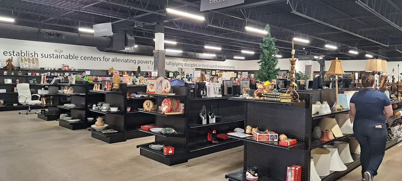 Vapor Thrift Store - 1069 Montgomery Hwy, Vestavia Hills, AL 35216
