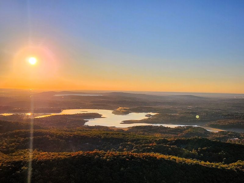 Sunrise and Sunset Flights: Choosing Your Sky