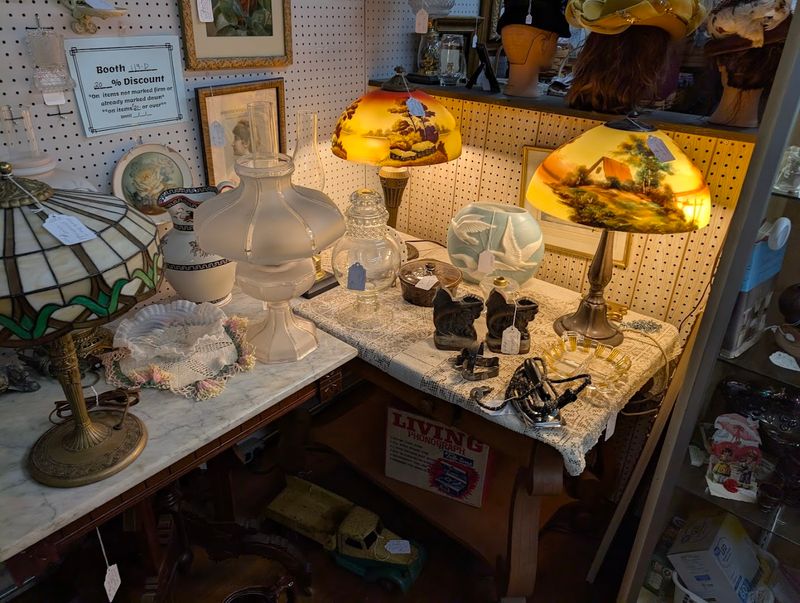 Mid-Century Modern Finds That Feel Like a Design Dream