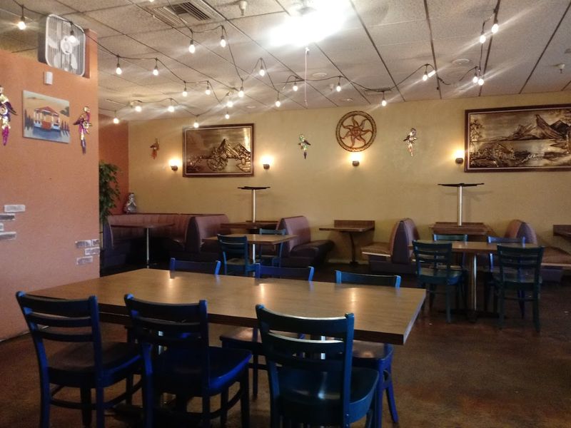 A Relaxed and Clean Dining Atmosphere