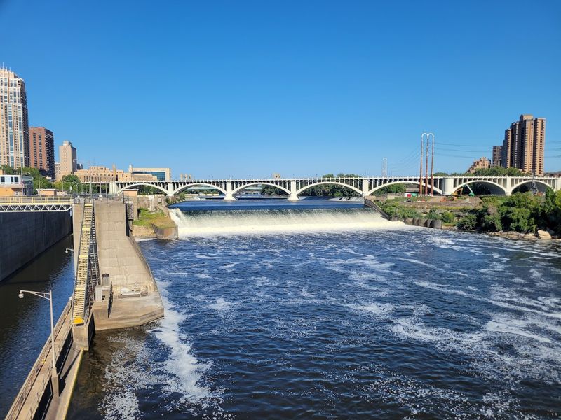 Discovering Lock and Dam Number 1 Up Close