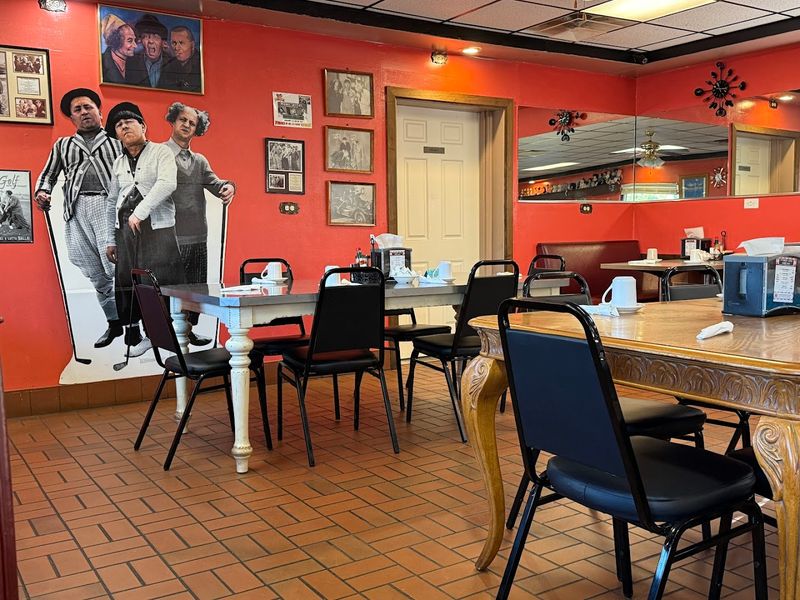 Morning Regulars and the Culture of the Daily Breakfast