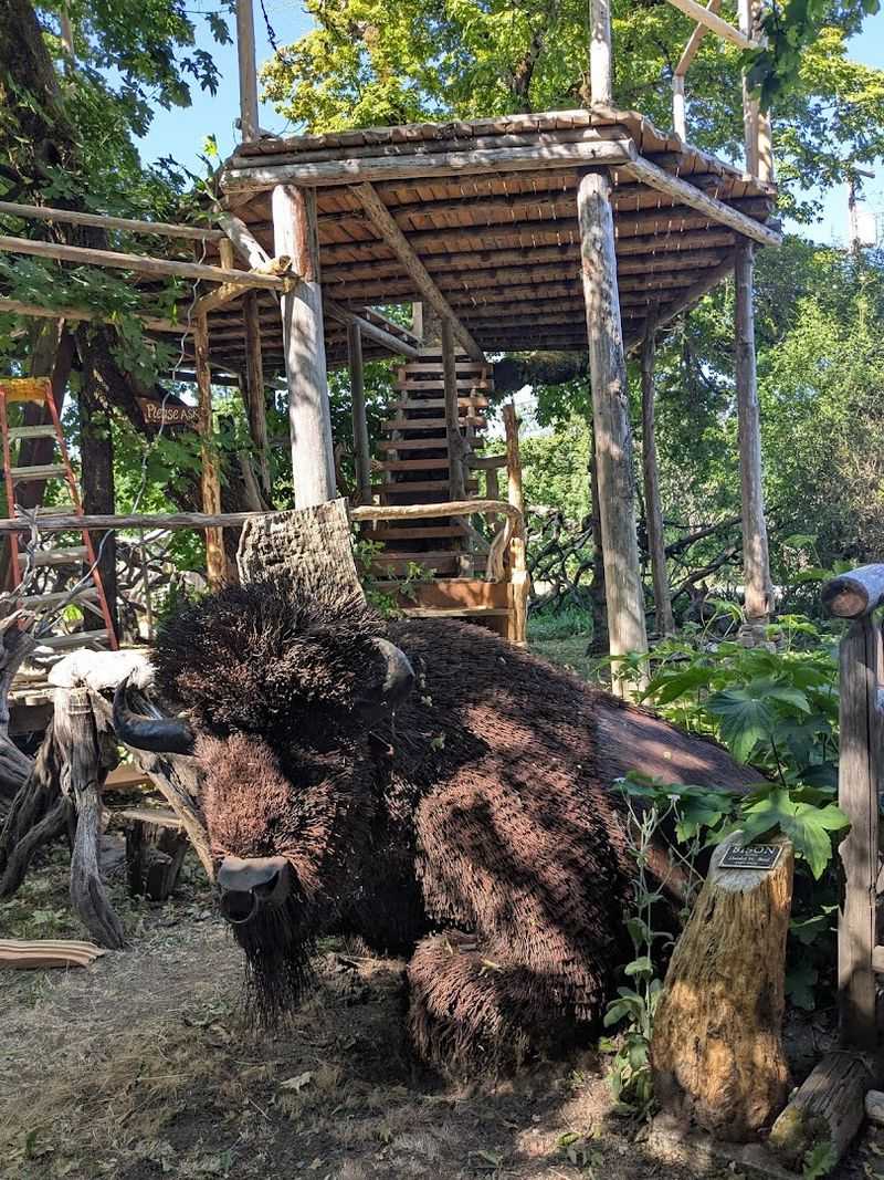 The Roadside Sculptures That Make You Slam the Brakes