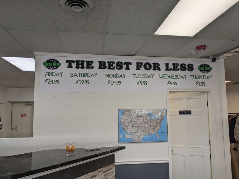 The Store Hours and Best Days to Visit