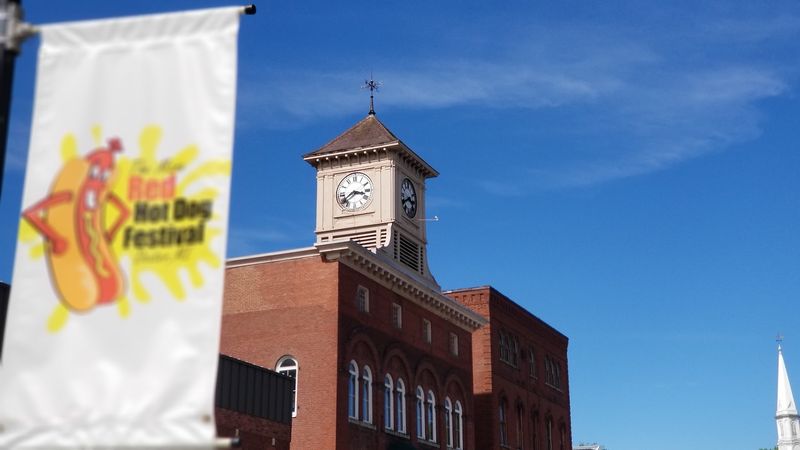 The 5K Bun Run Kicks Off the Day Early