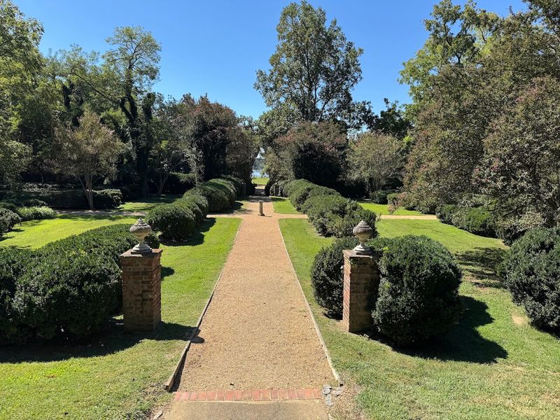 The Formal Gardens That Make You Want to Linger