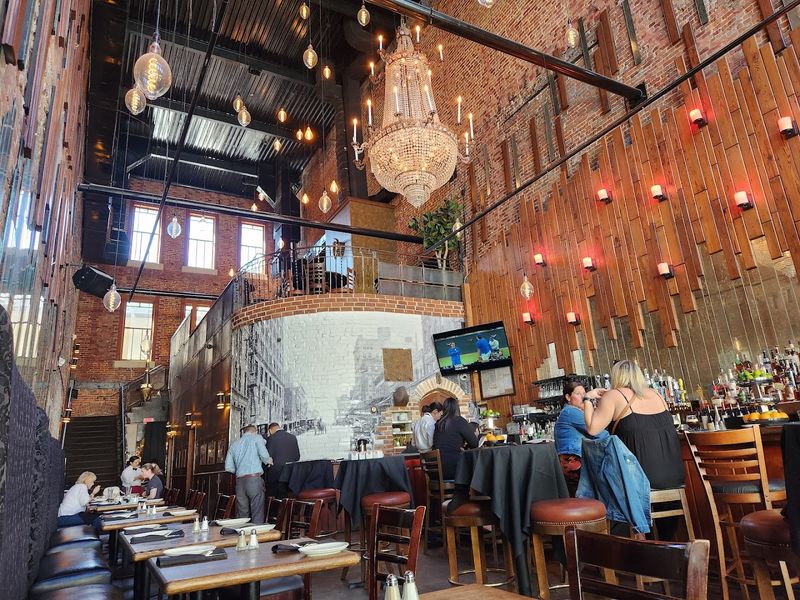 A Brunch Spot That Respects the Weekend