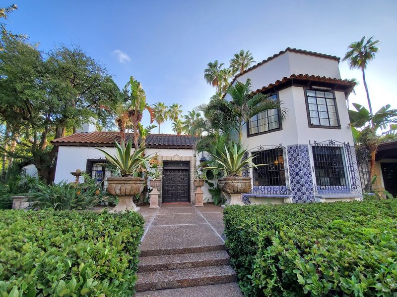 The Birdwatching Scene at Quinta Mazatlan