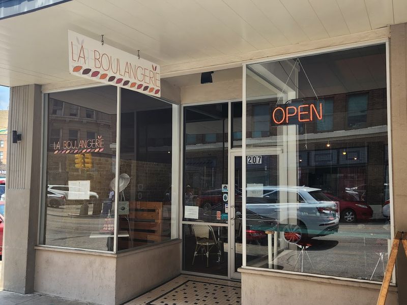 Planning Your Visit to 207 Broadway