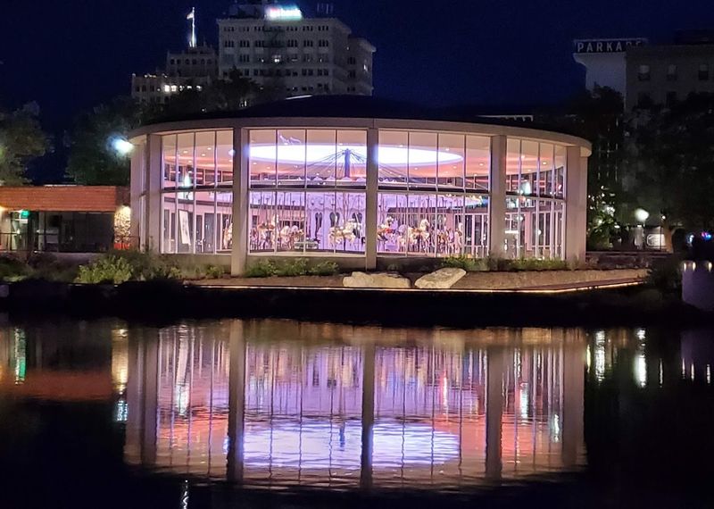 A Washington Landmark That Never Fully Let Go