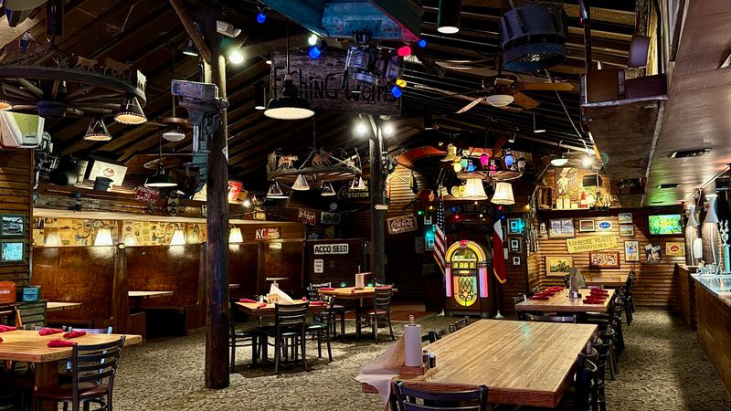 The Atmosphere Inside the Restaurant That Keeps People Coming Back