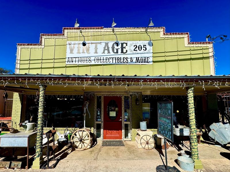 Small-Town Antique Shopping Without the Markup