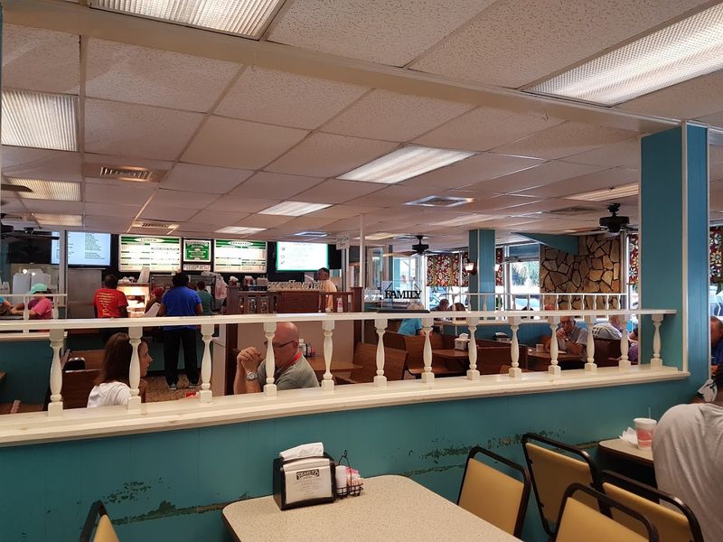 The Cafeteria-Style Setup That Sets the Tone