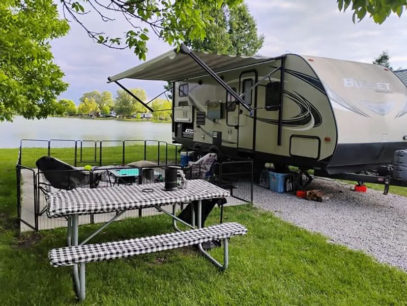 115 Full-Hookup RV Sites Including Lakefront Spots and Long Pull-Thrus 115 Full-Hookup RV Sites Including Lakefront Spots and Long Pull-Thrus