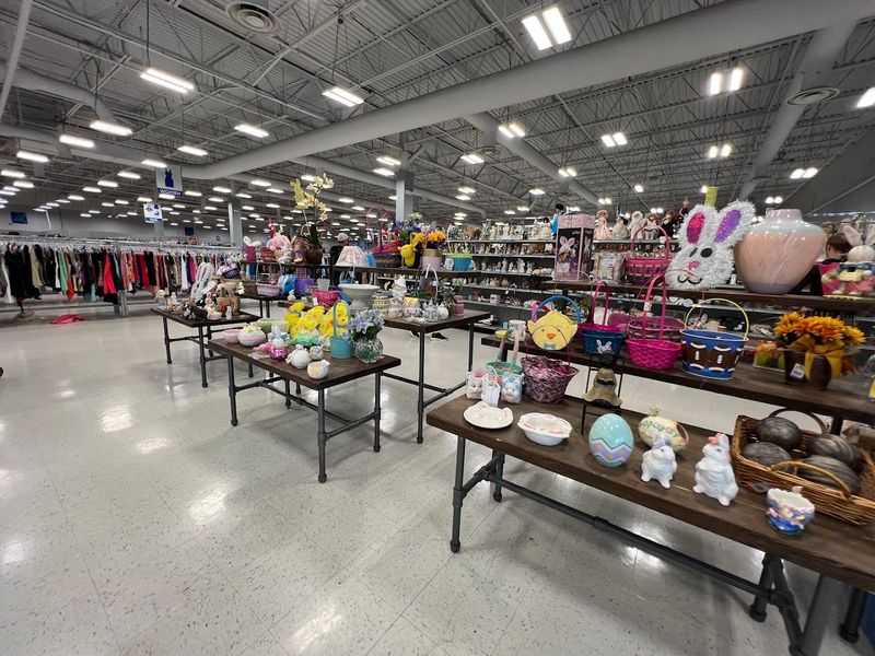 2nd Ave Thrift Superstore, Columbia