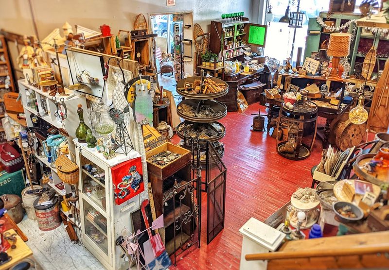 30,000 Square Feet of Pure Treasure Hunting 30,000 Square Feet of Pure Treasure Hunting
