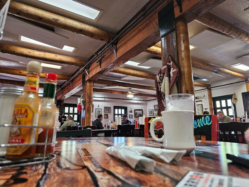 Old-Fashioned Diner Charm That Feels Completely Real