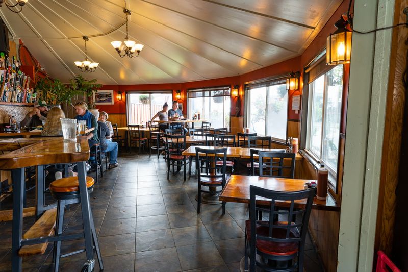 A Cozy Coastal Atmosphere That Feels Like Home