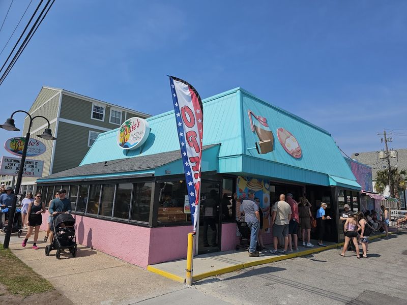 A Diner That Opens Before the Sun Does A Diner That Opens Before the Sun Does
