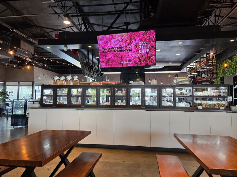 A Food Hall That Actually Delivers on the Hype