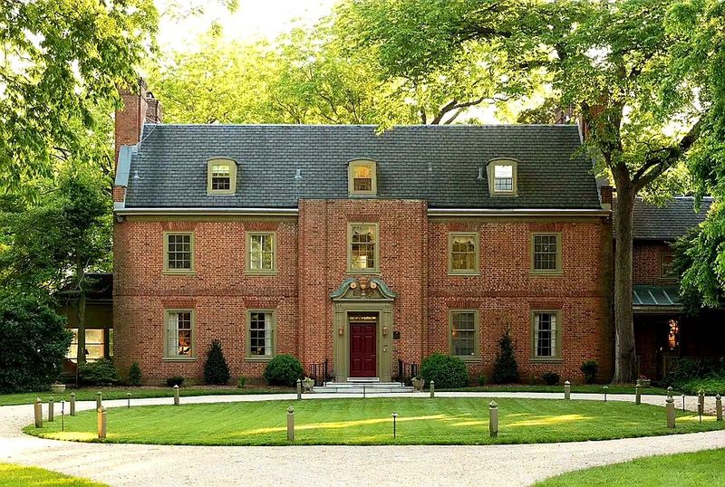 A Georgian Manor That Has Earned Its Reputation