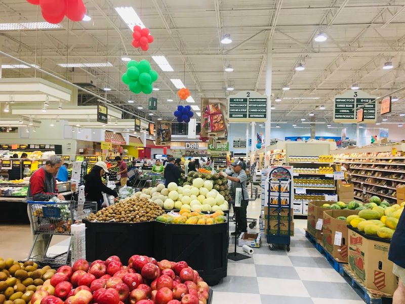 A Market That Feels Like a World Tour on Foot