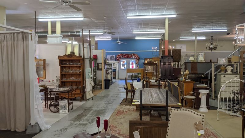 Convenient Location and Ample Operating Hours