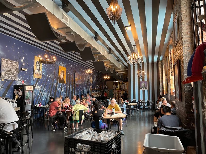 A Neighborhood Spot With a Cult Following