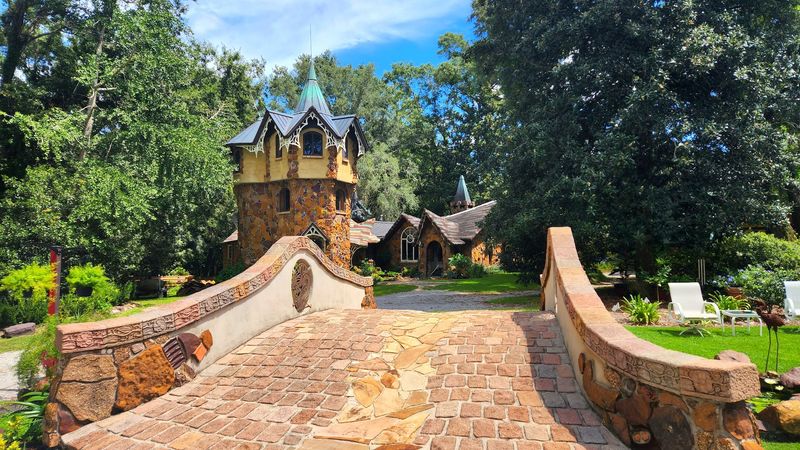A Perfect Base for Exploring Fairhope's Art Scene and Local Eats