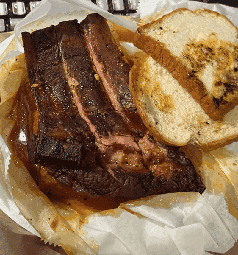 A Simple Menu That Lets the Ribs Shine