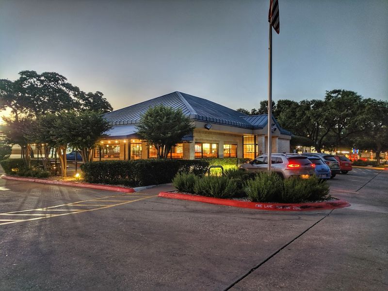 A South Austin Spot That Feels Like a Neighborhood Staple A South Austin Spot That Feels Like a Neighborhood Staple