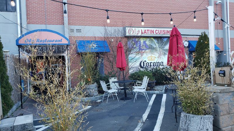 A Strip Mall Hiding a Tropical Secret