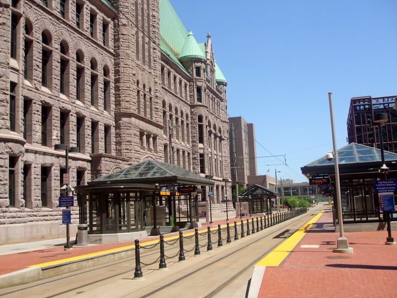 A Strong Public Transportation Network Worth Trusting