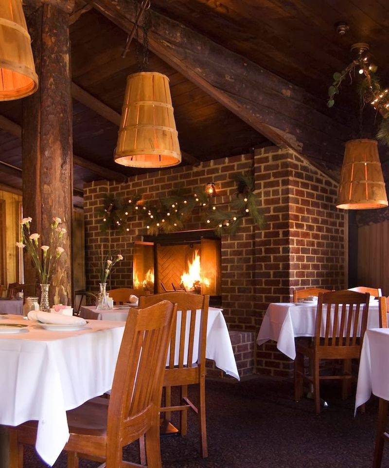 A Supper Club That Time Forgot in the Best Possible Way