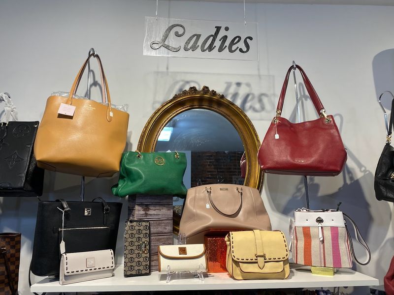 Accessories and Bags That Complete the Look