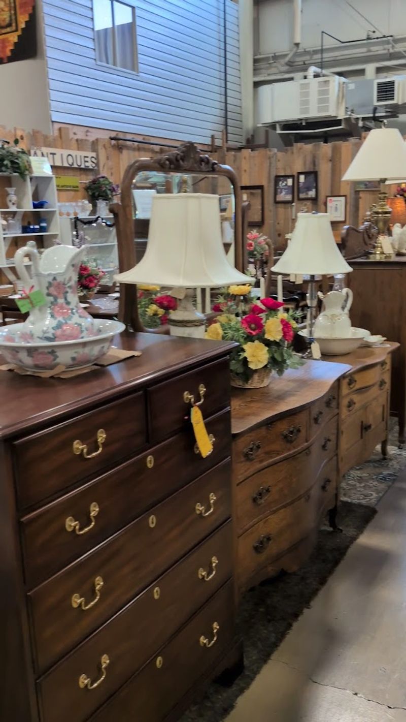 Amish-Made Furniture That Showcases True Woodworking Craft