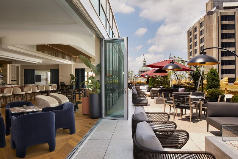 An Indoor-Outdoor Layout Built for Every Season