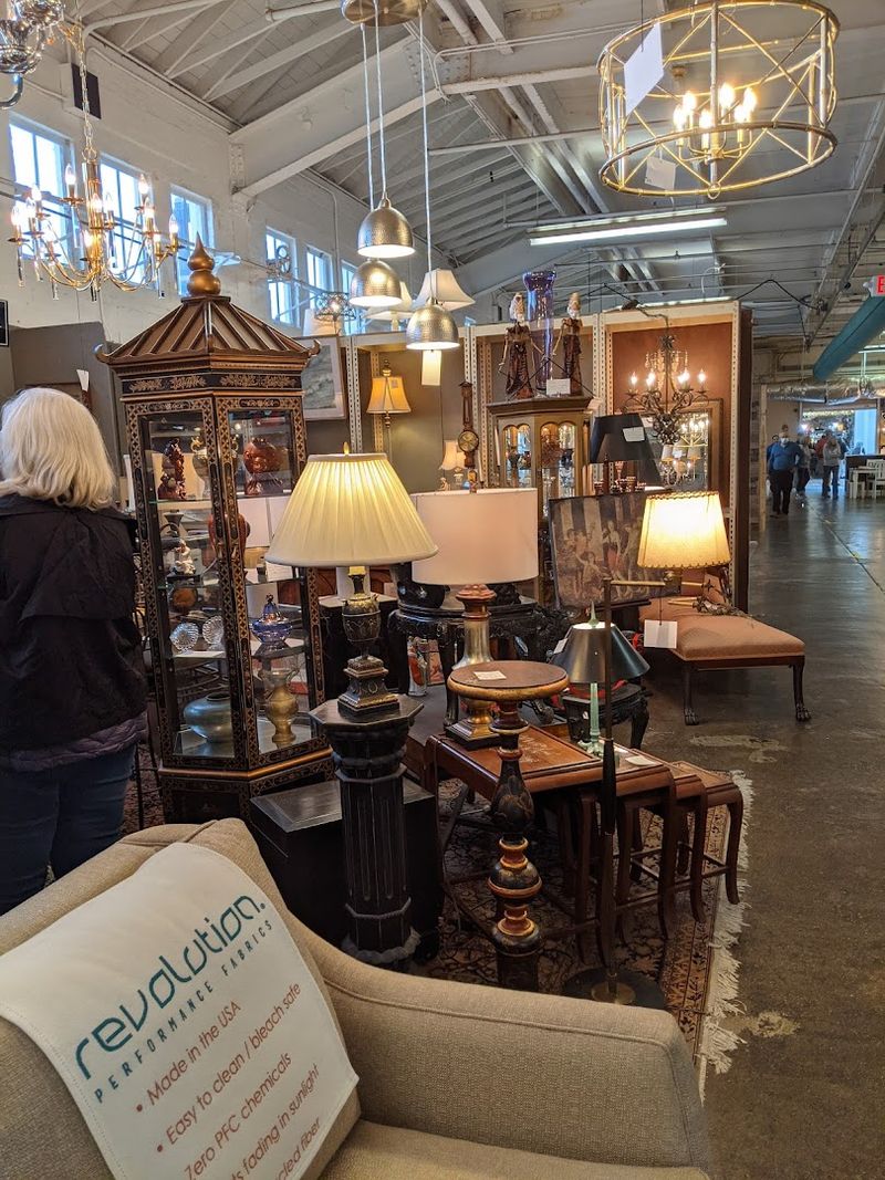 Antique Lovers Can Really Settle In