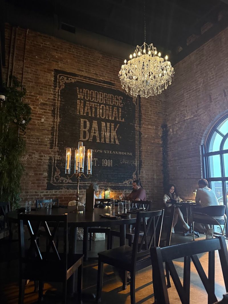 Art Deco Interior Design That Pays Tribute to the Building's Past