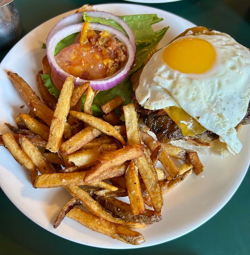 Artisan Comfort Food Done Right From the Very First Bite