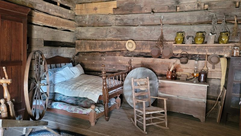 Authentic Log Cabins Let You Walk Through Alabama Life From the 1800s Authentic Log Cabins Let You Walk Through Alabama Life From the 1800s