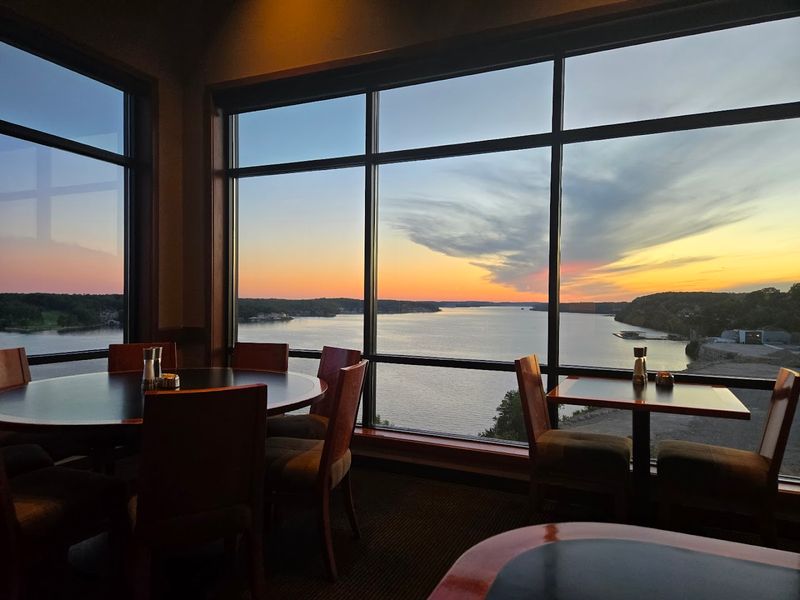 Baxter’s Lakeside Grille Baxter’s Lakeside Grille