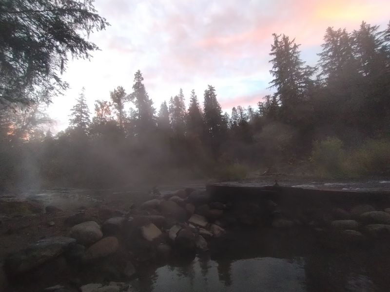 Best Times to Visit for a Peaceful Soak
