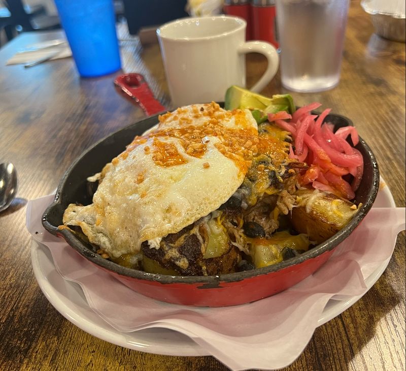 Big Plates That Mean Business at Breakfast