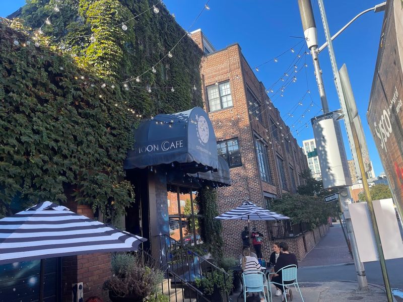 Blue Moon Cafe