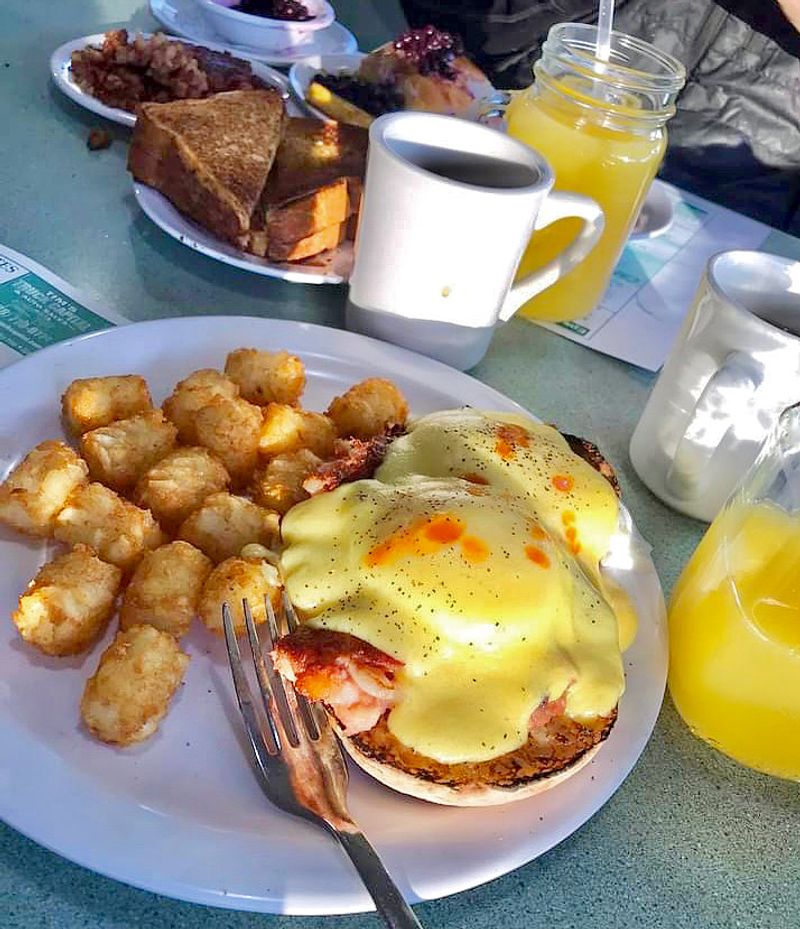 Breakfast So Good It Pulls People Out of Bed Early
