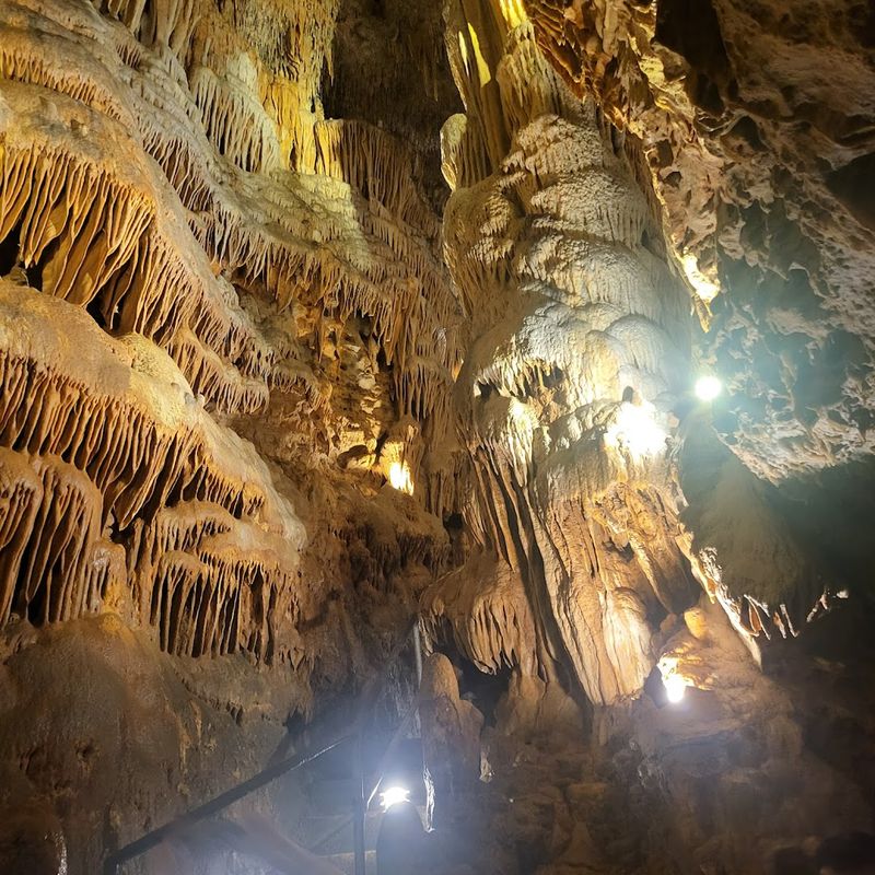 Bridal Cave and Thunder Mountain Park, Camdenton, Missouri Bridal Cave and Thunder Mountain Park, Camdenton, Missouri