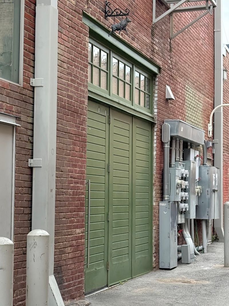 Bull In The Alley Turns a Hidden Door in Tulsa Into a Destination Bull In The Alley Turns a Hidden Door in Tulsa Into a Destination