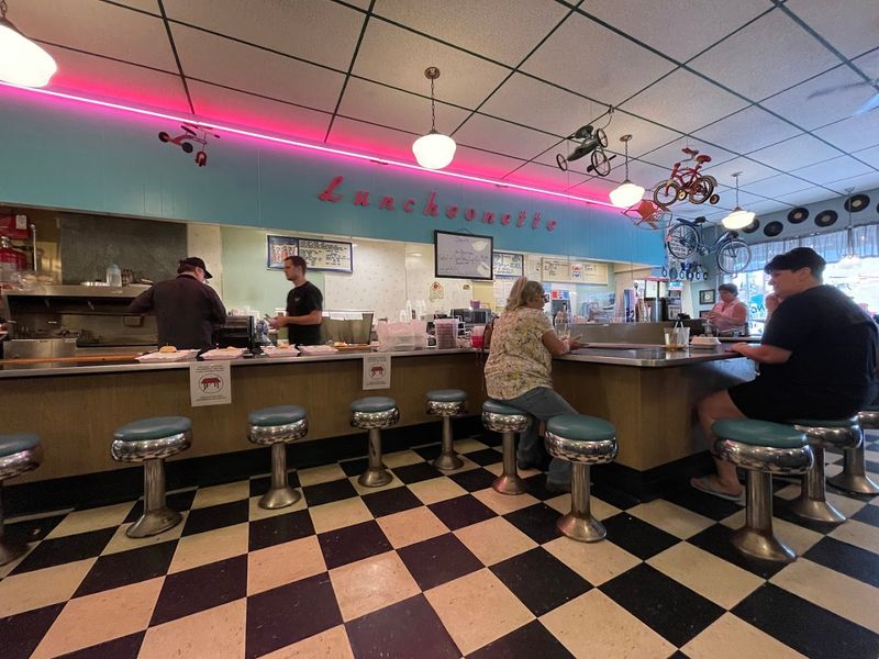 Burgers, Clubs, and the Kind of Comfort Food That Sticks With You