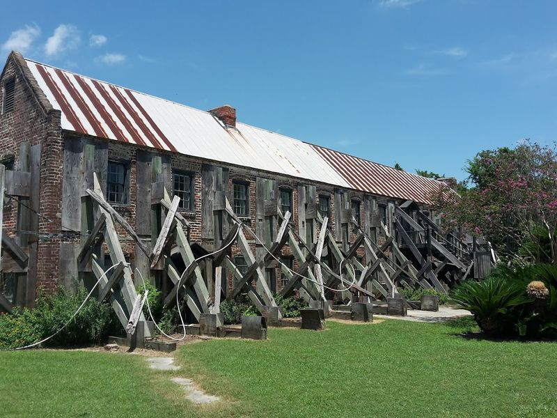Castle Pinckney (Shutes Folly Island)